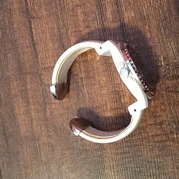 Watch - Picture 2 of 3